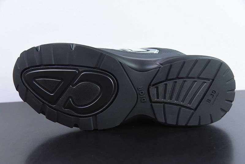 dio* sneaker