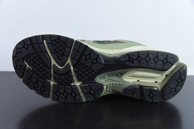 NEW BALANCE SNEAKER