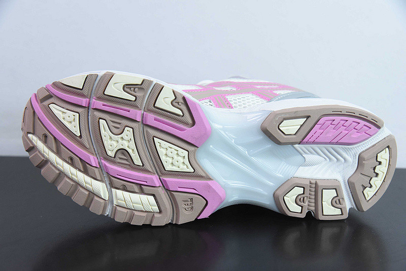 As*ic*s gel kayano-14 