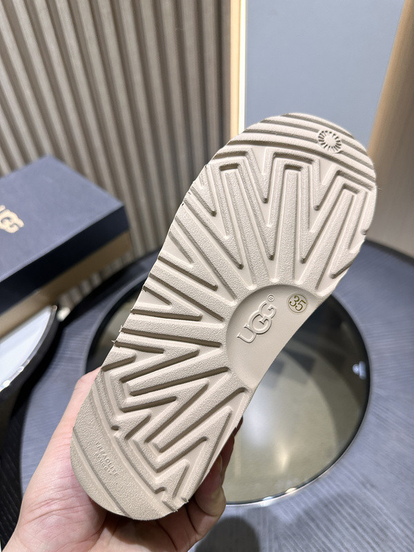 UGG