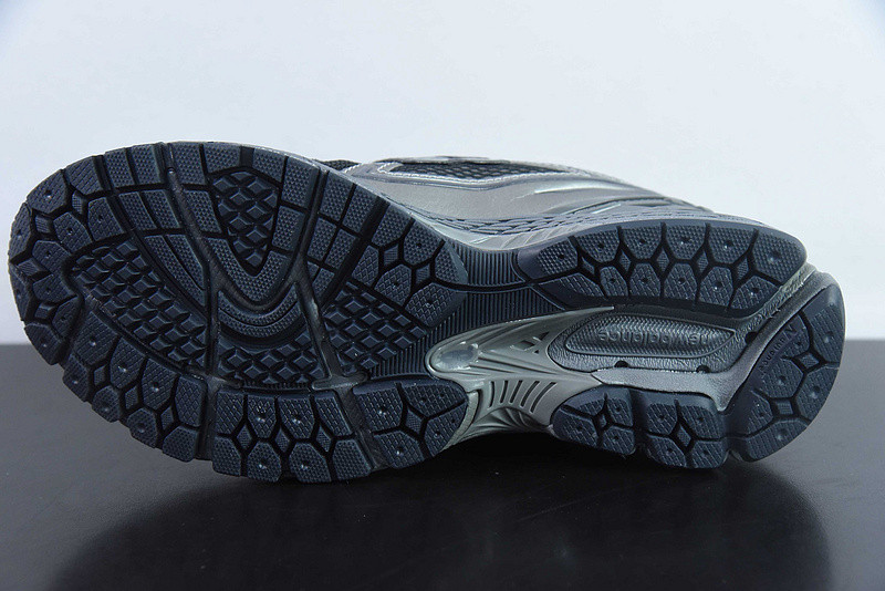 NEW BALANCE SNEAKER