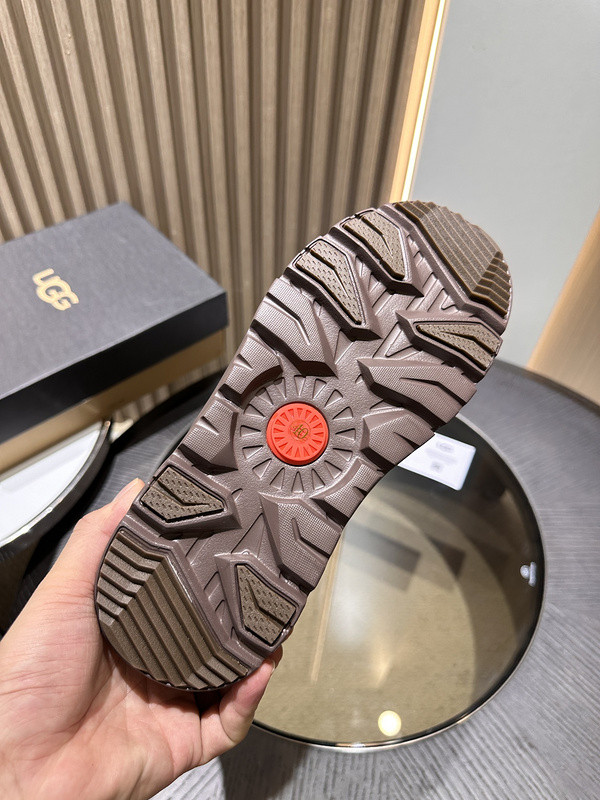 UGG