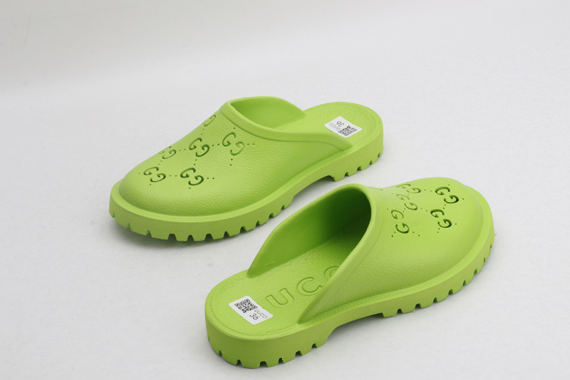 g*u*i sandals low