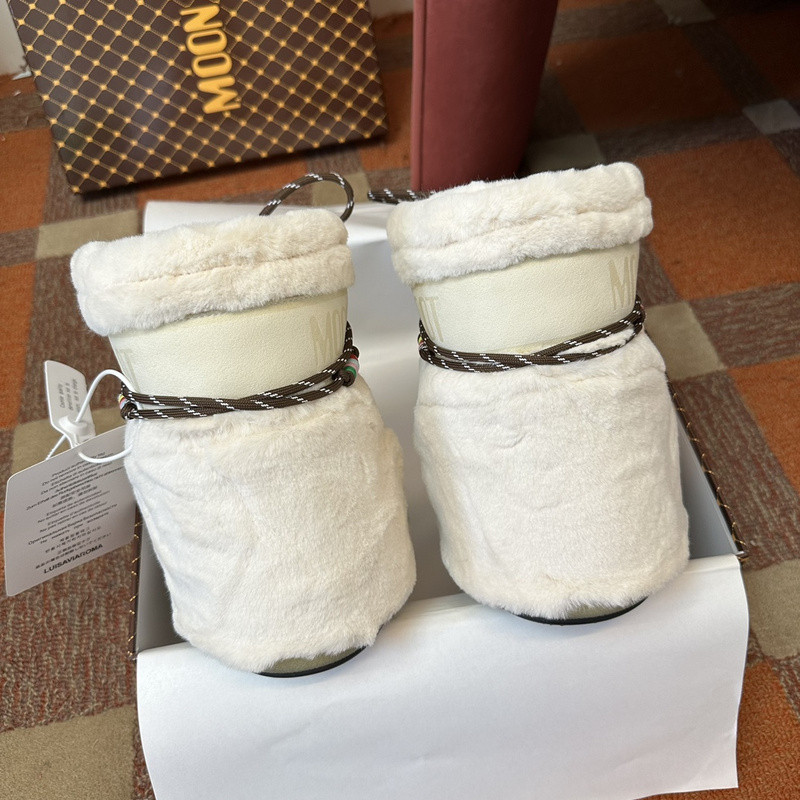 mOON bOOT