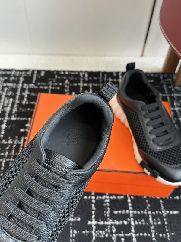 H**me5 sneaker