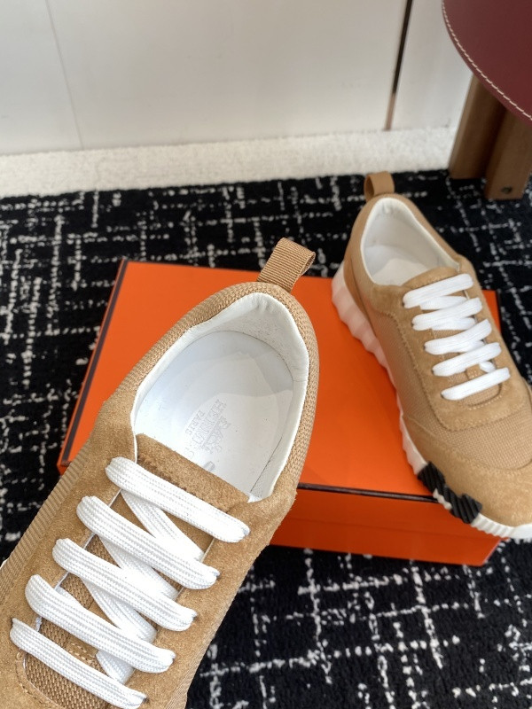 H**me5 sneaker