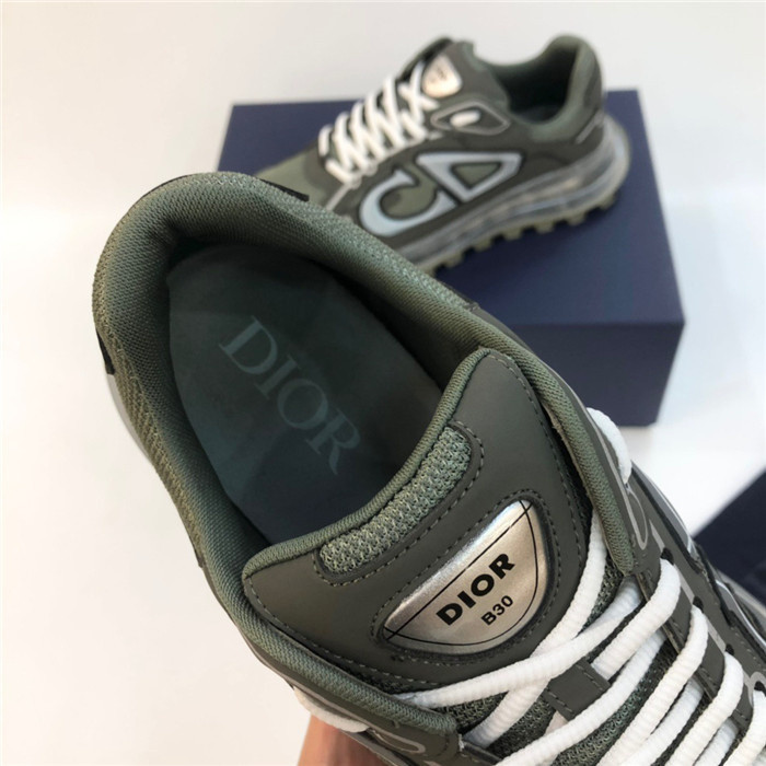 dio* sneaker