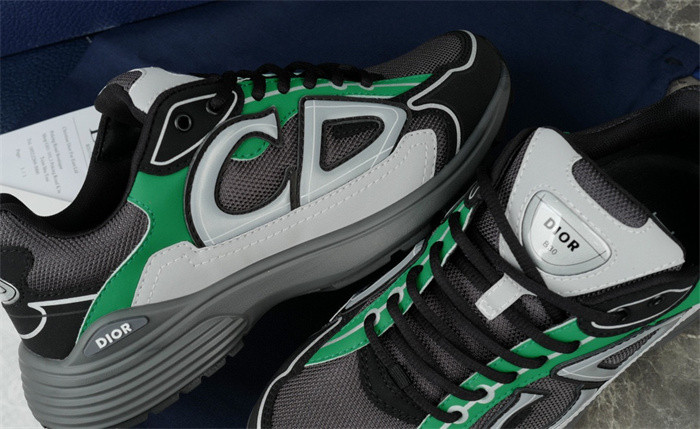 dio* sneaker