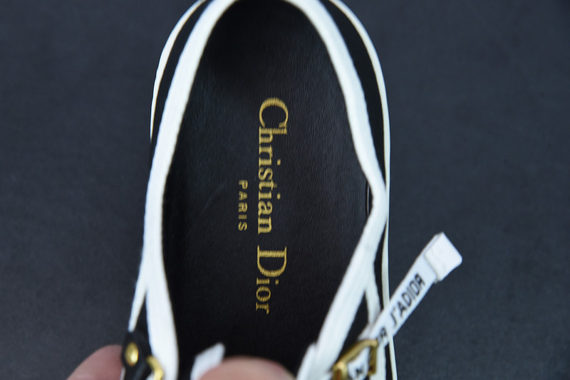 dio* low-top walk