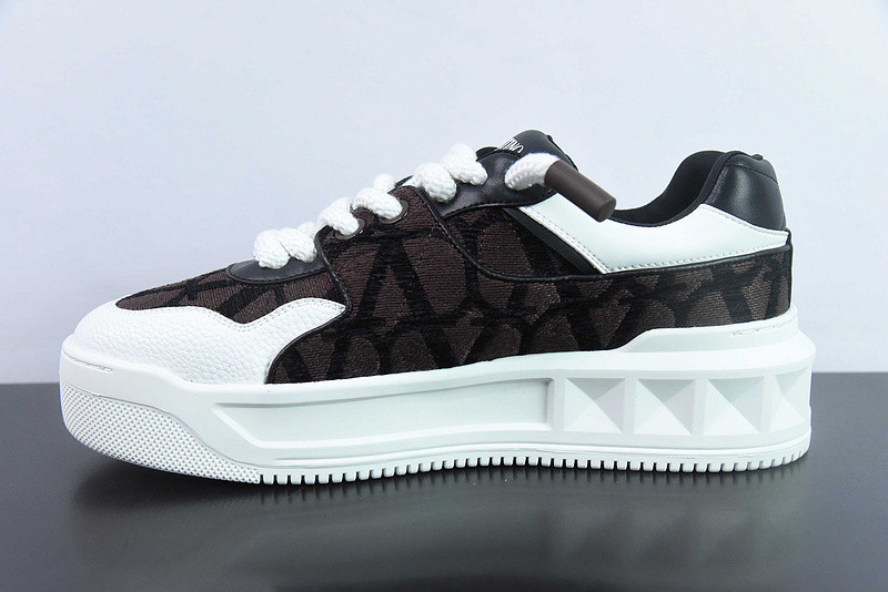 Va1e*ntin0 sneaker