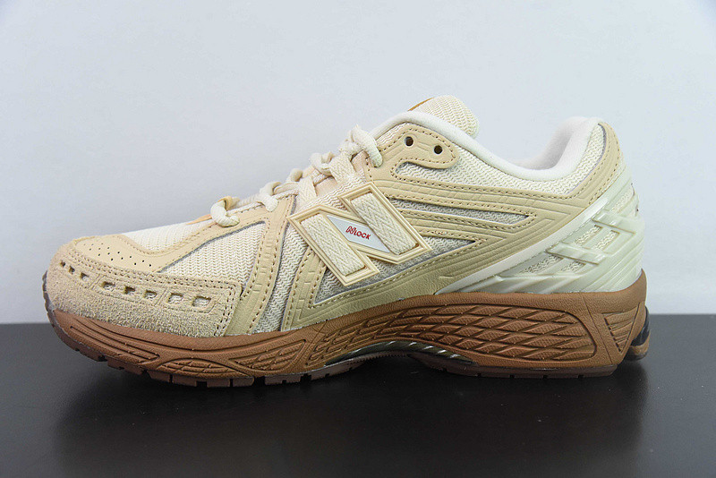 NEW BALANCE SNEAKER