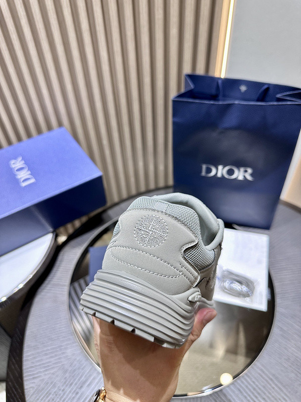 dio* sneaker