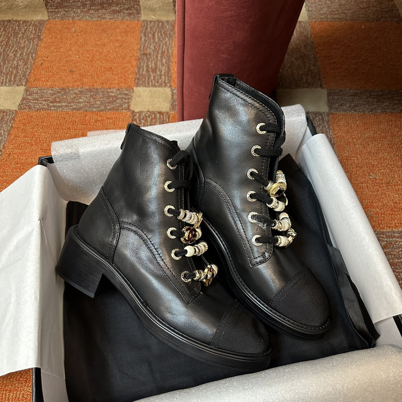 Ch*el sneaker