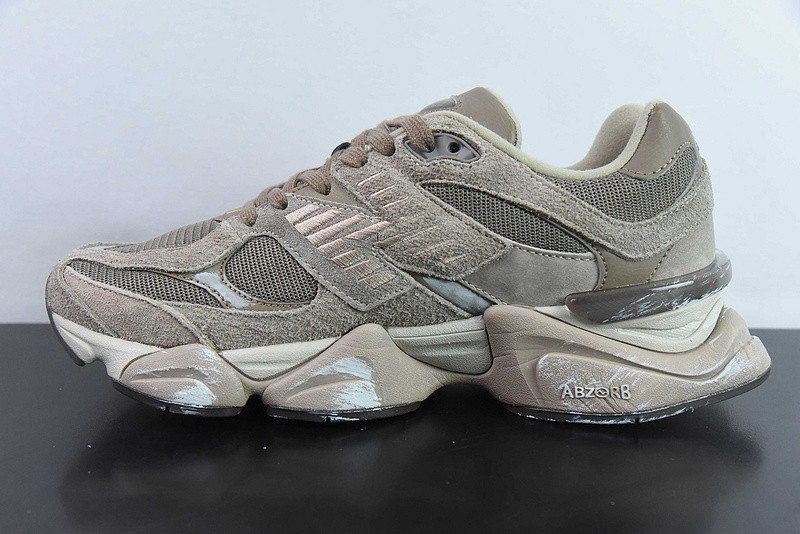 NEW BALANCE SNEAKER