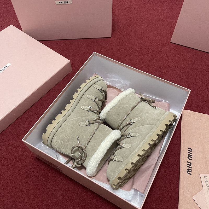 M1um1u sneaker