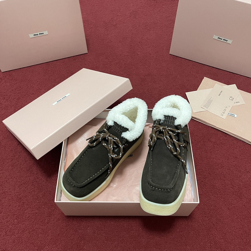 M1um1u sneaker