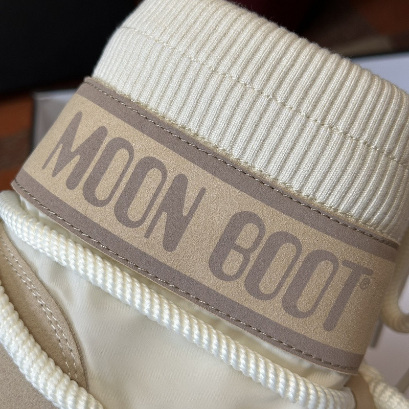 mOON bOOT