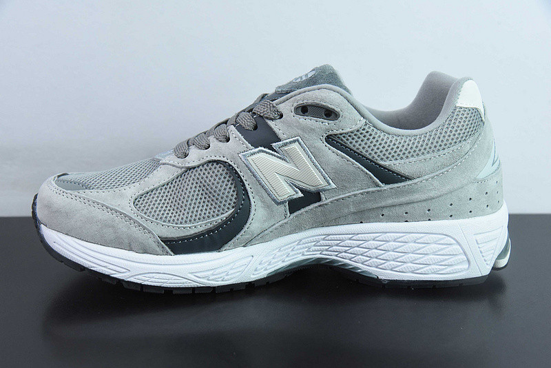 NEW BALANCE SNEAKER