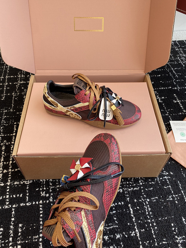 M1um1u sneaker