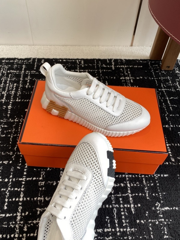 H**me5 sneaker