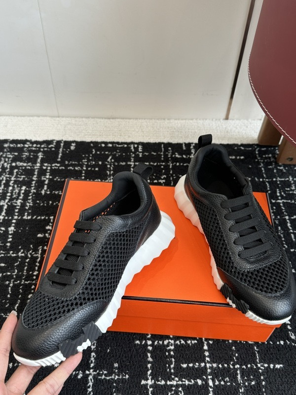 H**me5 sneaker