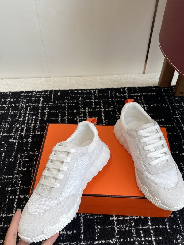 H**me5 sneaker