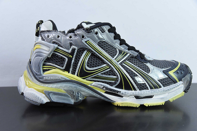 Ba*len*cia*ga runner sneaker
