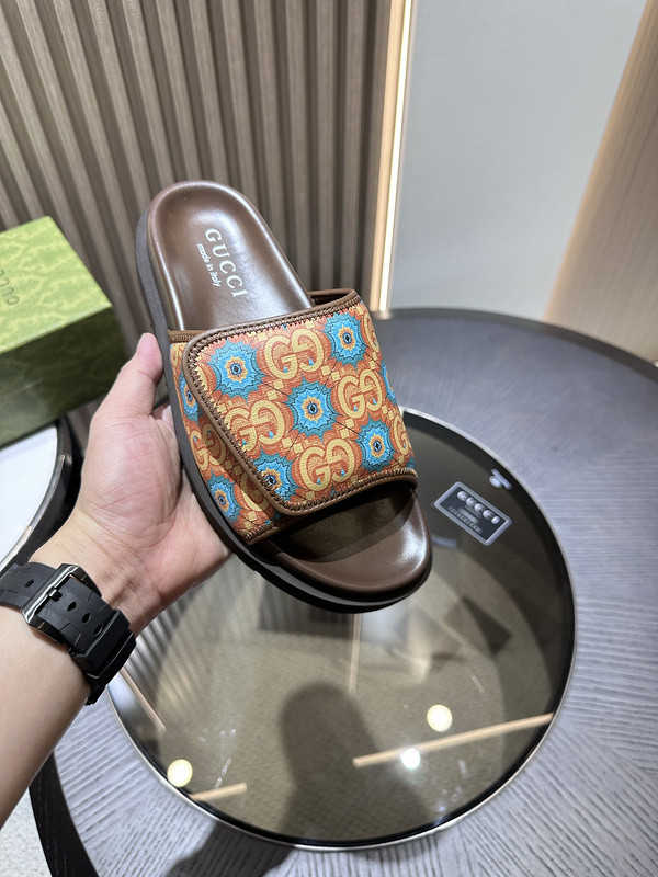 g*u*i sandals