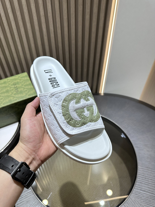 g*u*i sandals