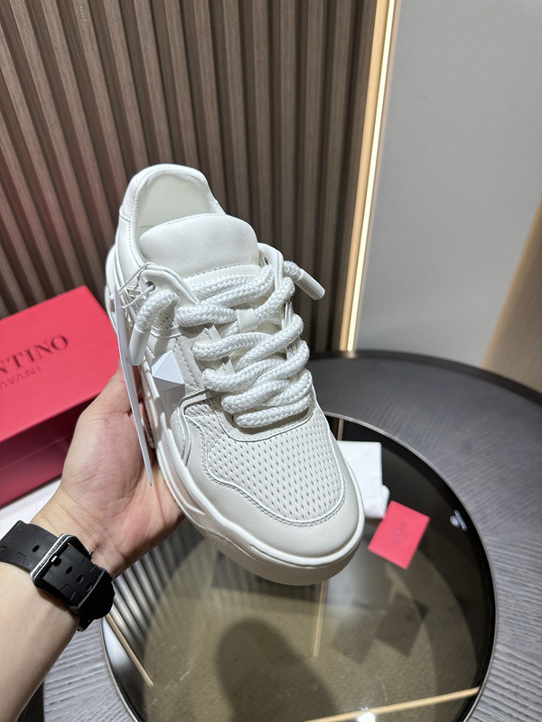 Va1e*ntin0 sneaker