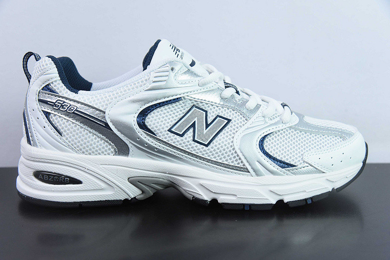 NEW BALANCE SNEAKER
