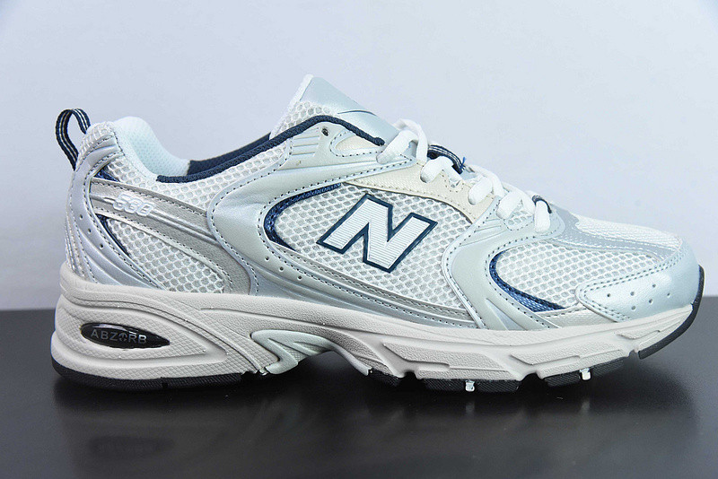 NEW BALANCE SNEAKER