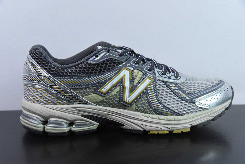 NEW BALANCE SNEAKER