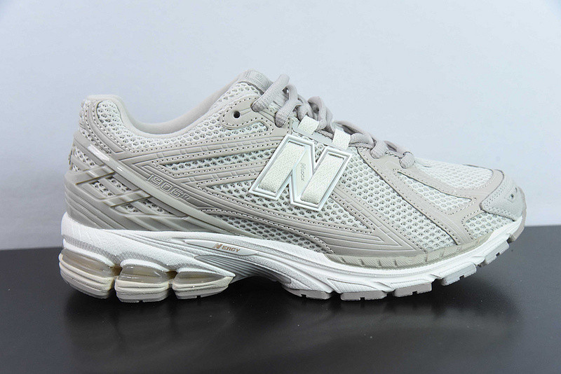 NEW BALANCE SNEAKER