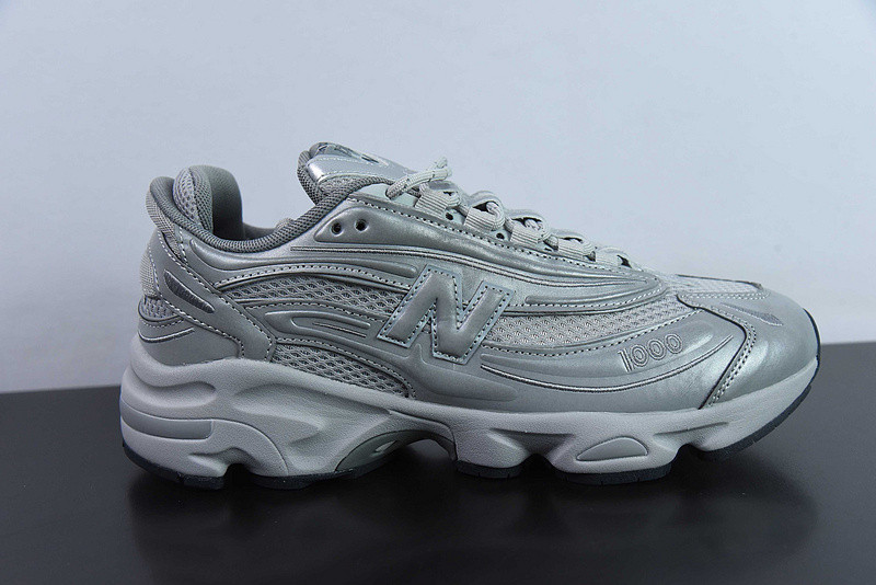 NEW BALANCE SNEAKER
