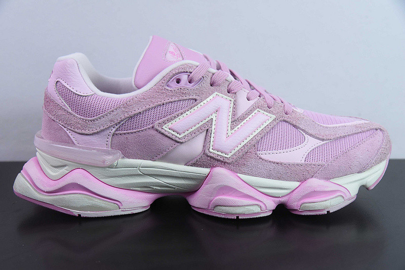 NEW BALANCE SNEAKER