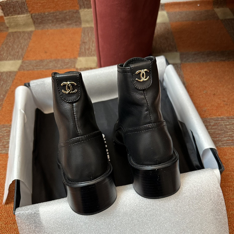 Ch*el sneaker