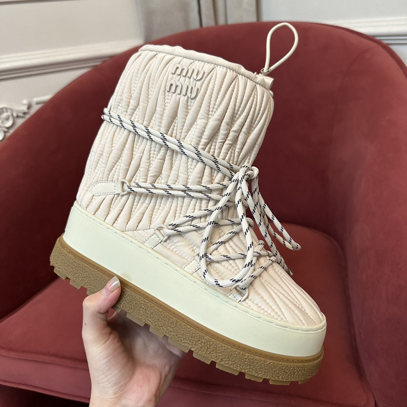 M1um1u sneaker