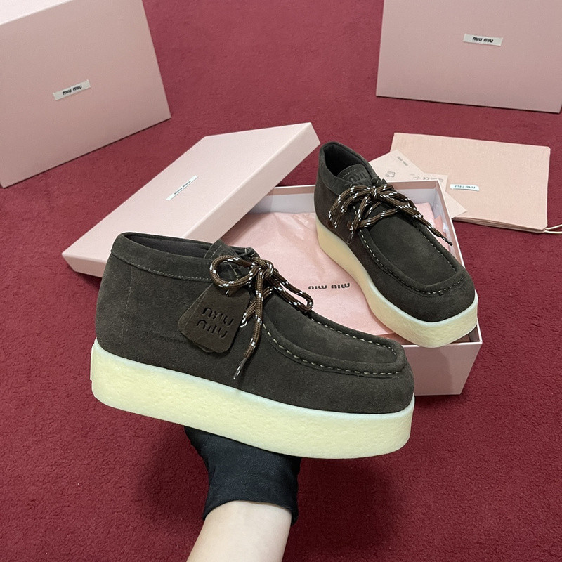 M1um1u sneaker
