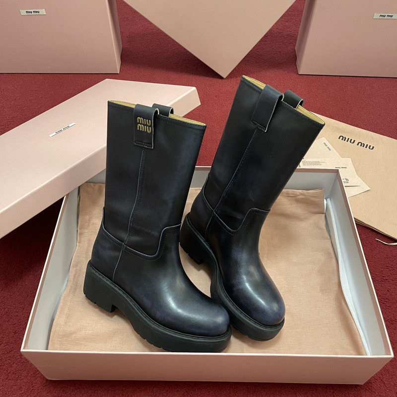 M1um1u sneaker
