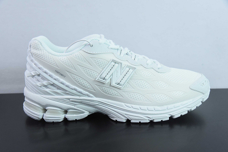 NEW BALANCE SNEAKER