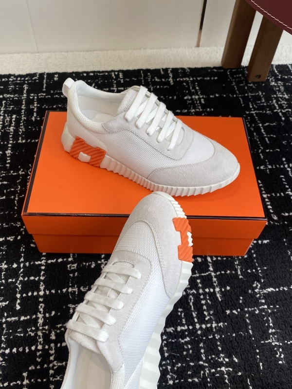 H**me5 sneaker