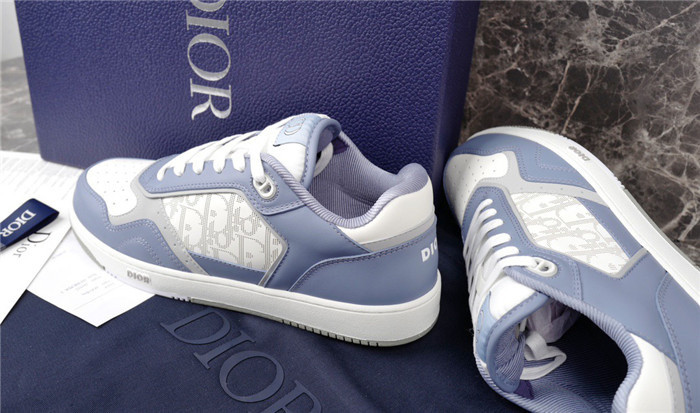 dio* sneaker