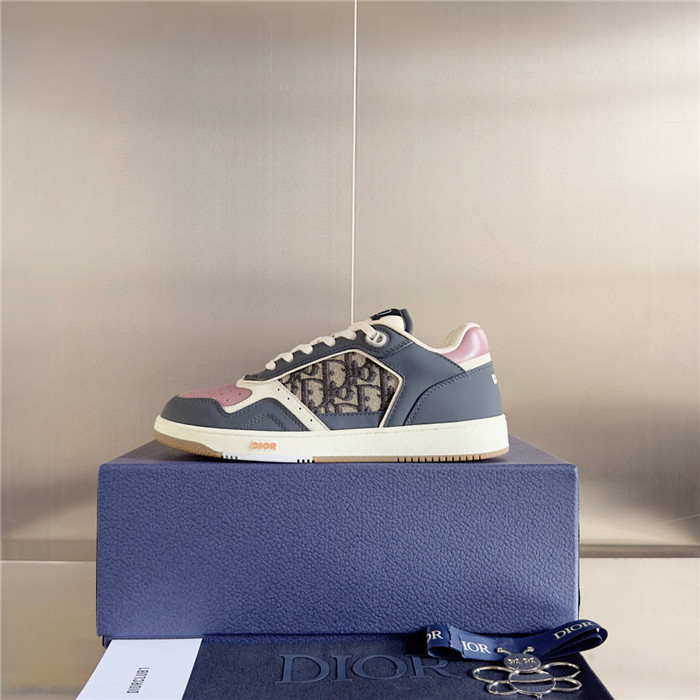 dio* sneaker