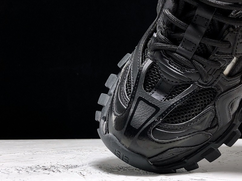 bc track sneaker