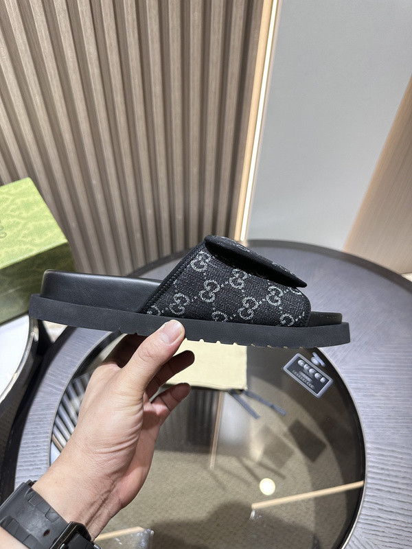 g*u*i sandals