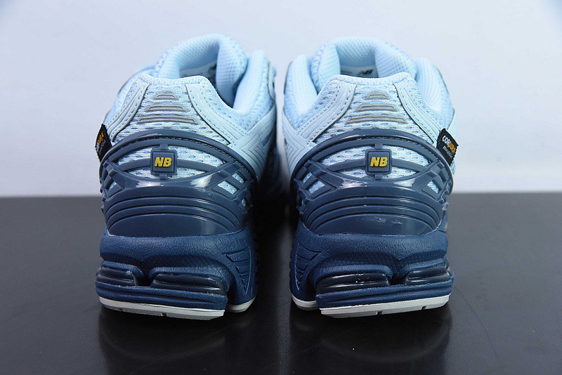 NEW BALANCE SNEAKER