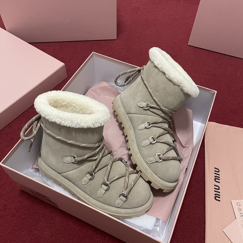 M1um1u sneaker