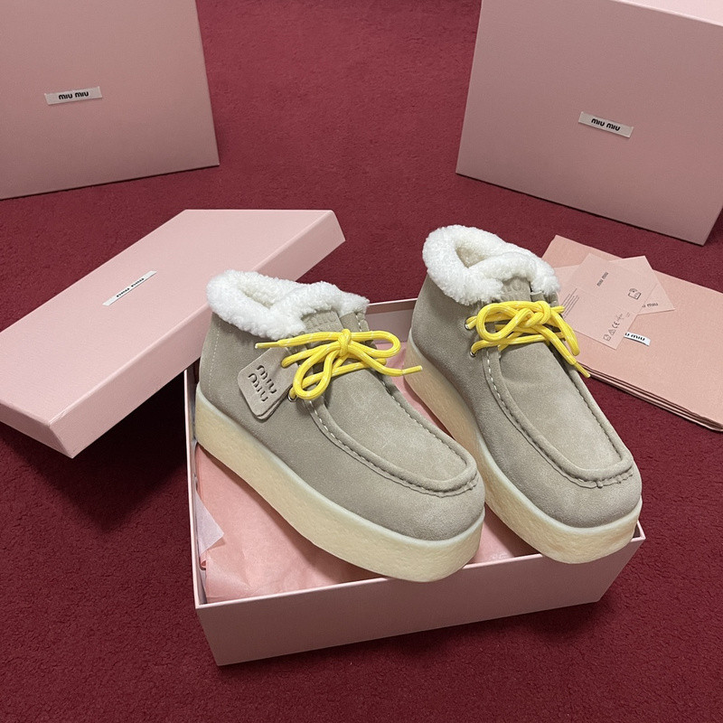 M1um1u sneaker