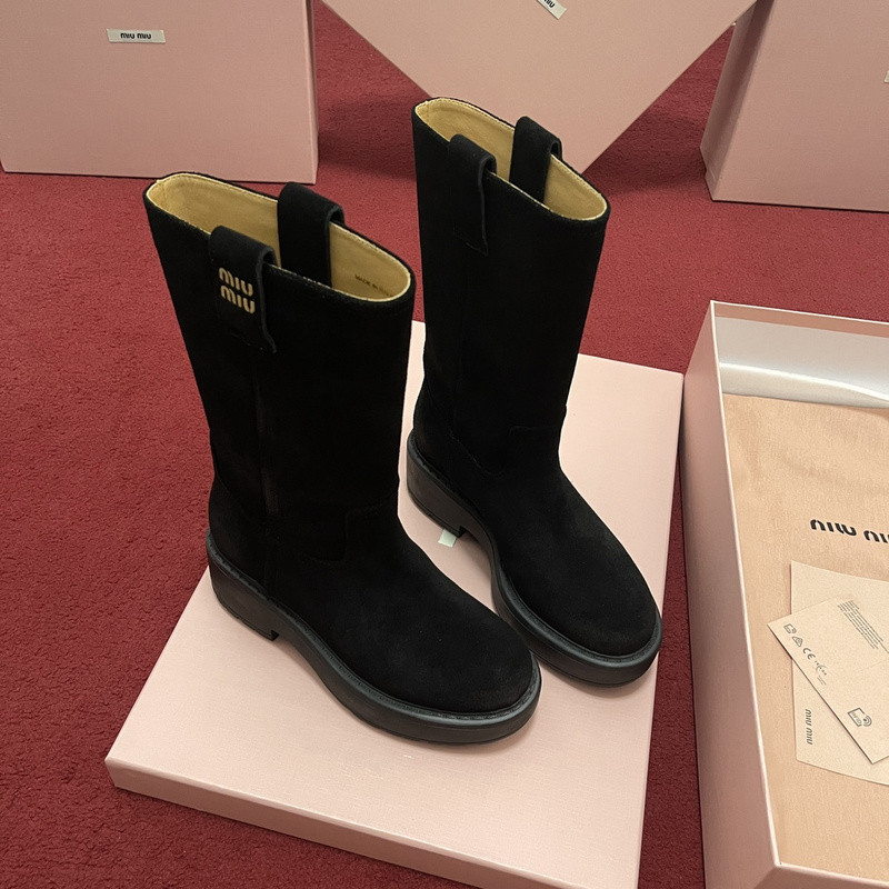 M1um1u sneaker